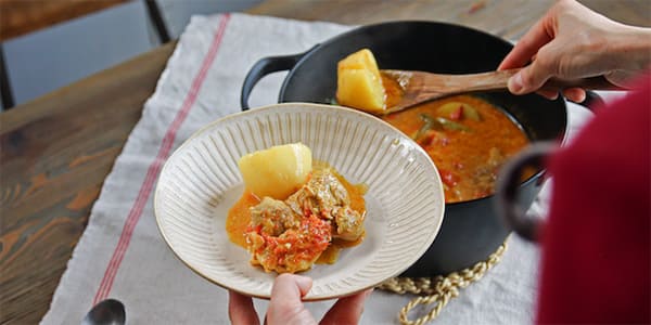 鶏もも肉とトマトのカレー煮込み