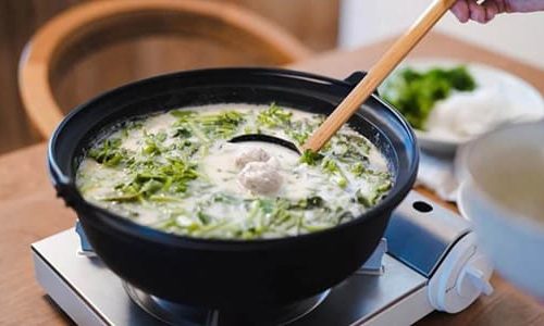 鶏団子と春菊と大根の酒粕鍋