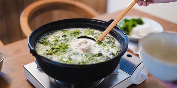 鶏団子と春菊と大根の酒粕鍋