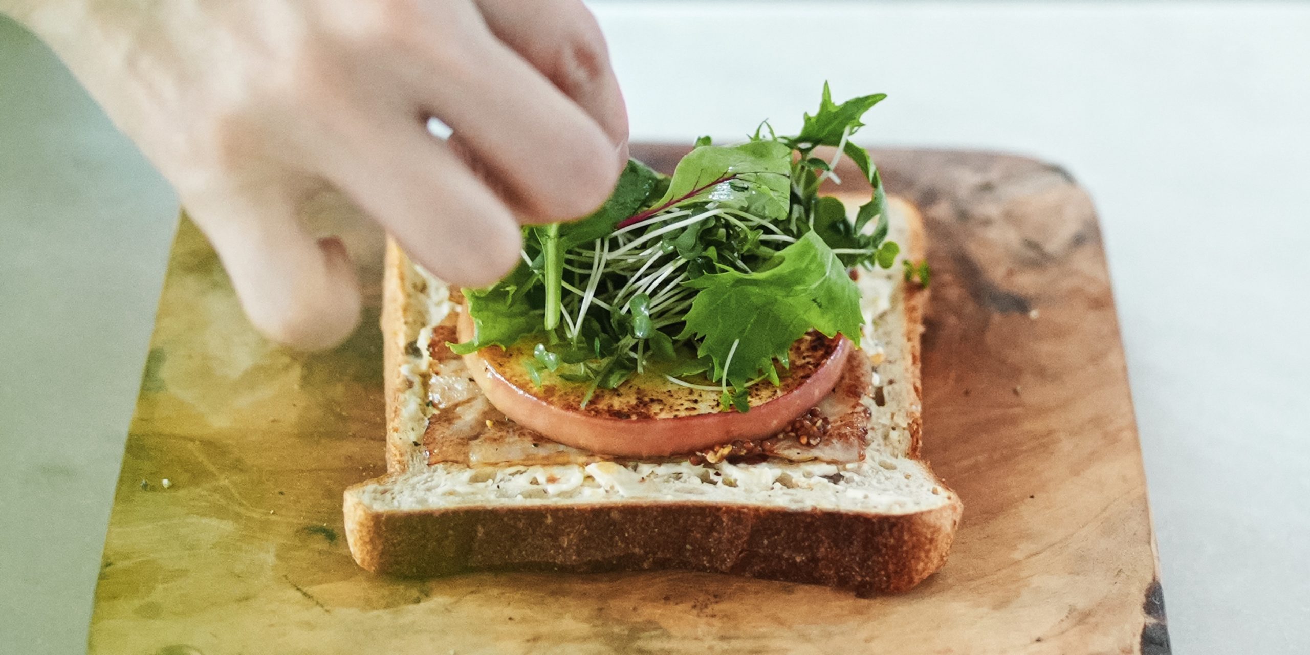 焼きりんごとベーコンのサンドイッチ　レシピ
