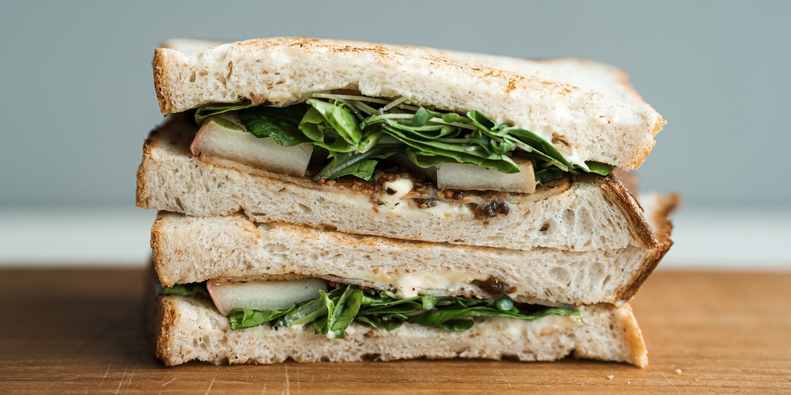 焼きりんごとベーコンのサンドイッチ　レシピ