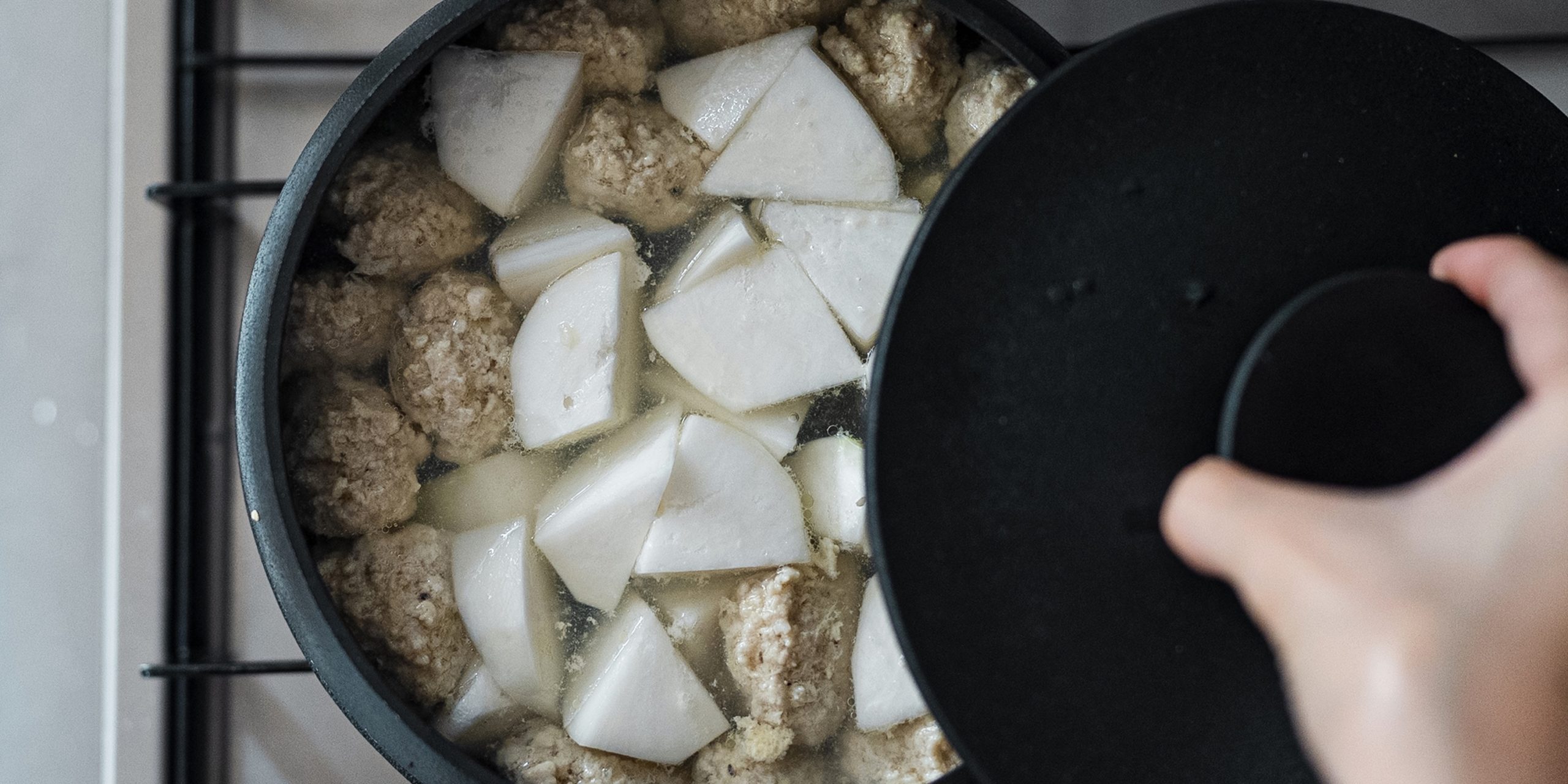 鶏団子とかぶの白いスープ　レシピ